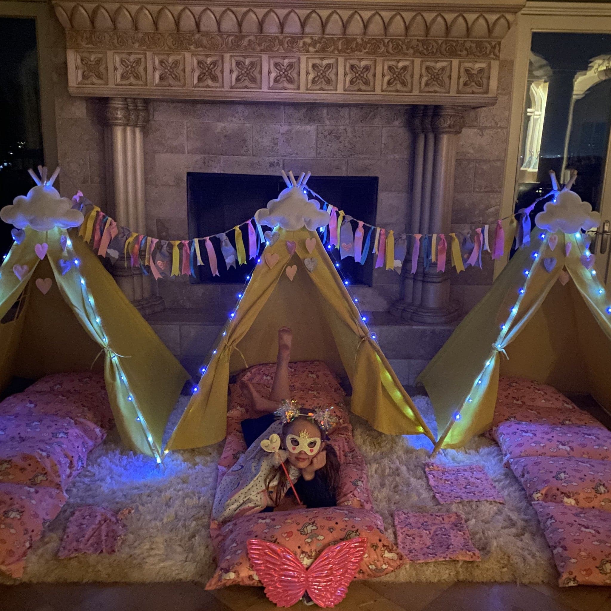 sleepover in a tent Unicorn & Rainbows Party Supplies- Sleepover Parties Set